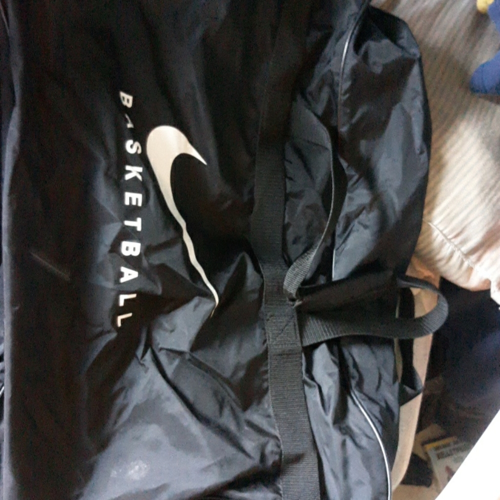 Nike basketball duffle bag